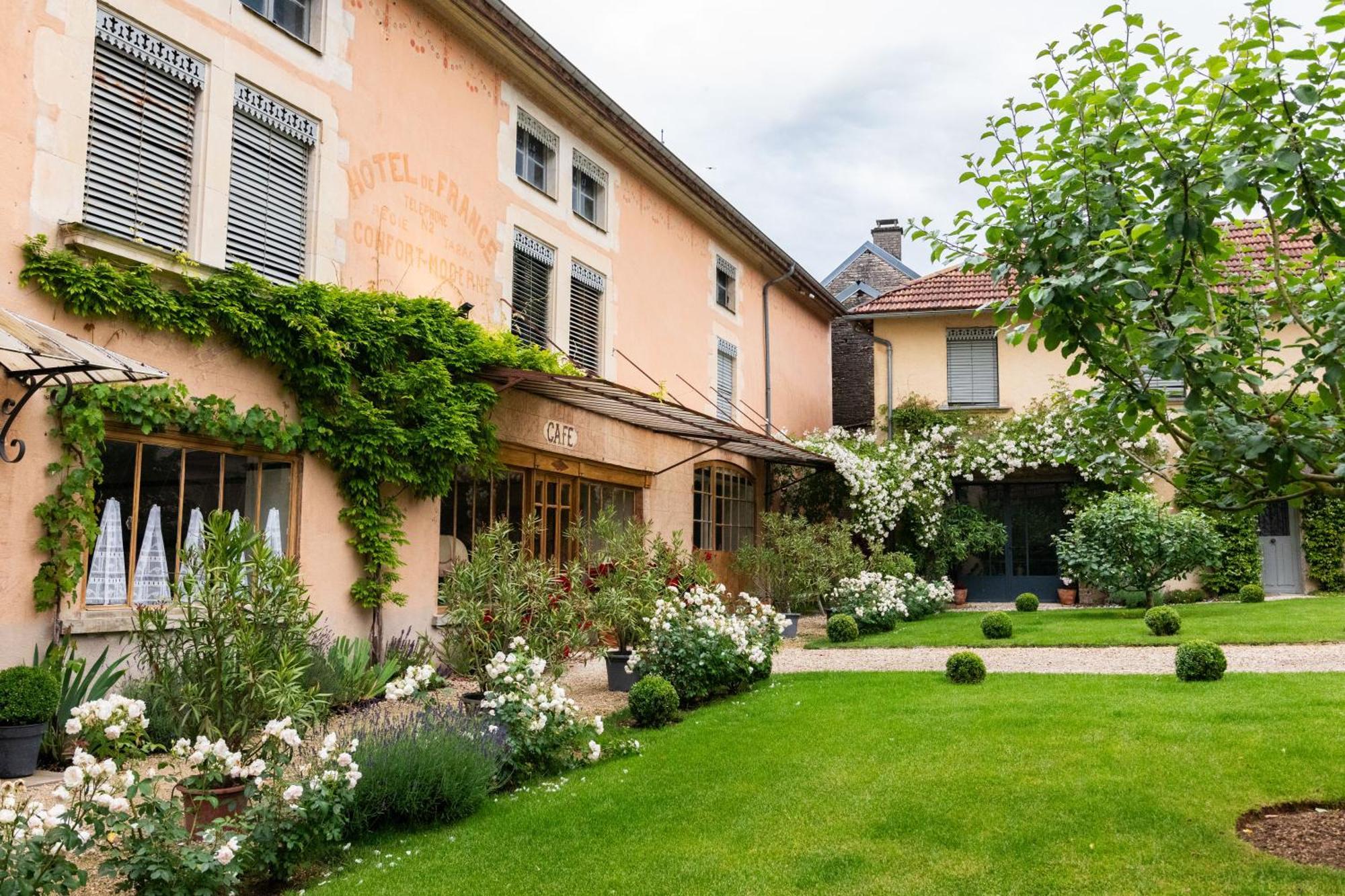 Domaine Hotel De France Cunfin Екстериор снимка